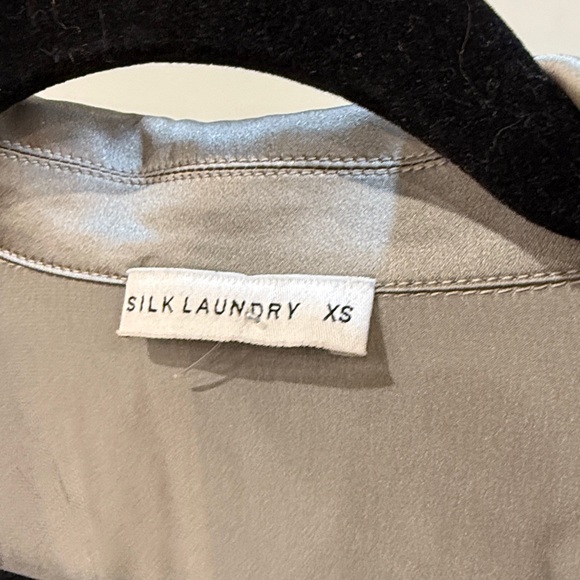 Silk Laundry Relaxed Blazer in slate or hazelnut sandwashed silk. - Picture 6 of 9